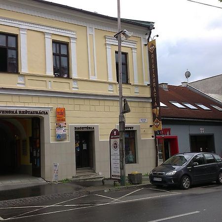 Penzion Marina Pri Slovenskej Restauracii Brezno Rum bild