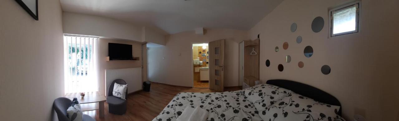 Penzion Marina Pri Slovenskej Restauracii Brezno Exteriör bild