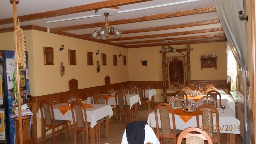 Penzion Marina Pri Slovenskej Restauracii Brezno Rum bild