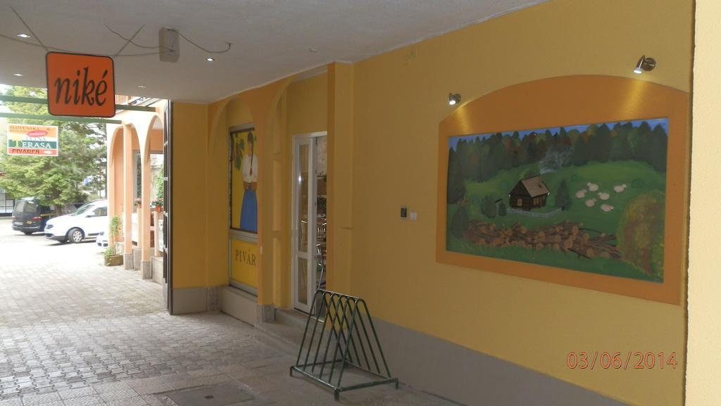 Penzion Marina Pri Slovenskej Restauracii Brezno Rum bild