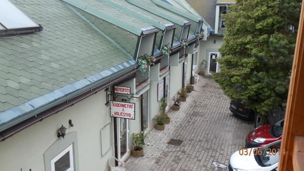 Penzion Marina Pri Slovenskej Restauracii Brezno Rum bild