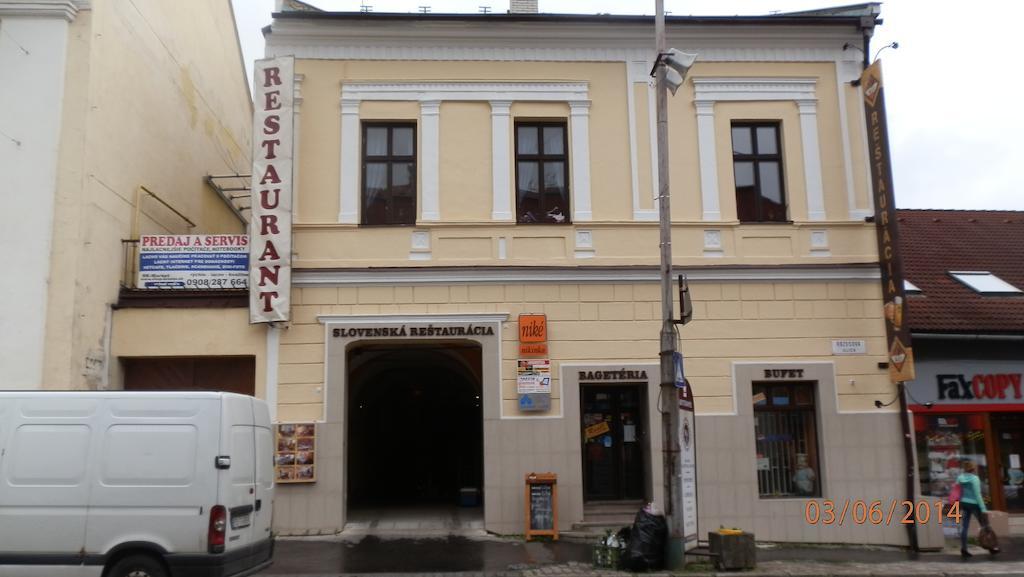 Penzion Marina Pri Slovenskej Restauracii Brezno Rum bild