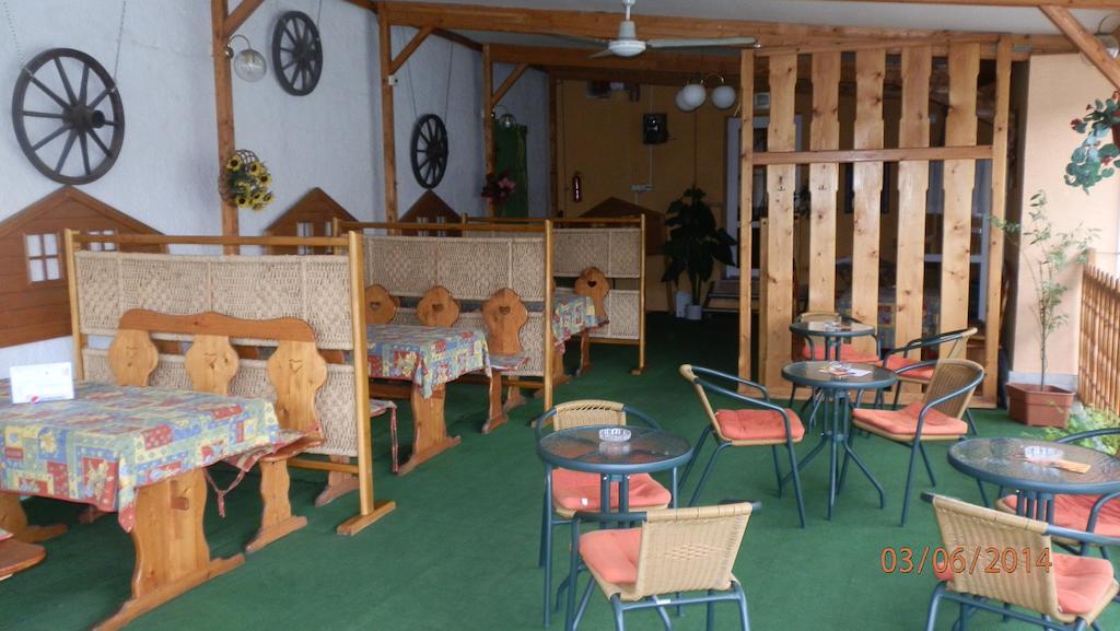 Penzion Marina Pri Slovenskej Restauracii Brezno Rum bild