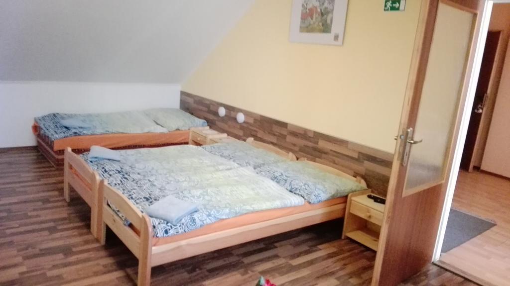 Penzion Marina Pri Slovenskej Restauracii Brezno Exteriör bild