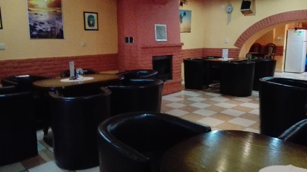 Penzion Marina Pri Slovenskej Restauracii Brezno Exteriör bild